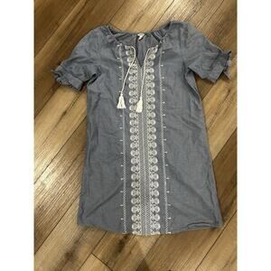 WOMEN'S Chambray BLUE EMBROIDERED DRESS Size MEDIUM‎ Knee Length